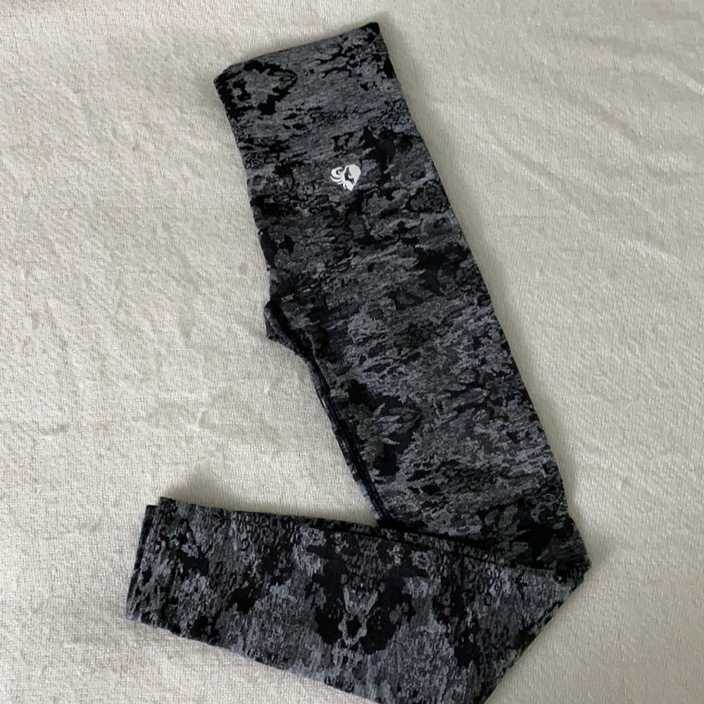 Camo Seamless Women’s Best Leggings (Black)